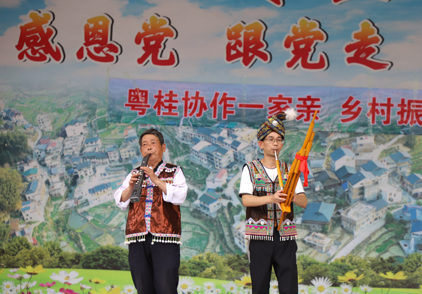 管弦乐节目表演。