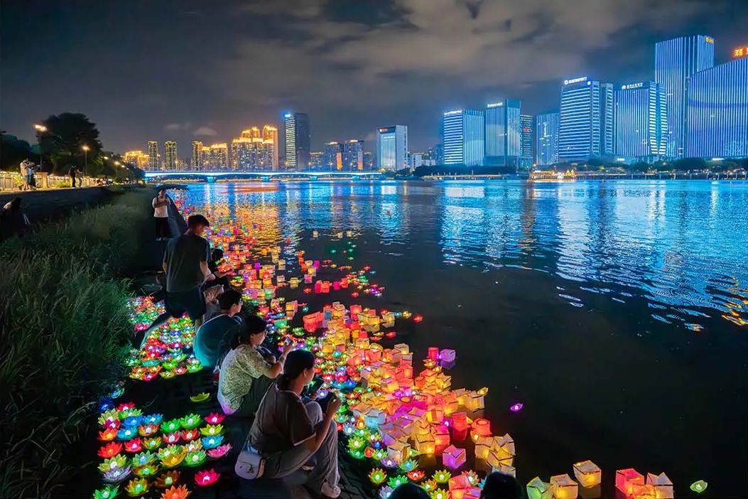 美！盏盏河灯点亮闽江！