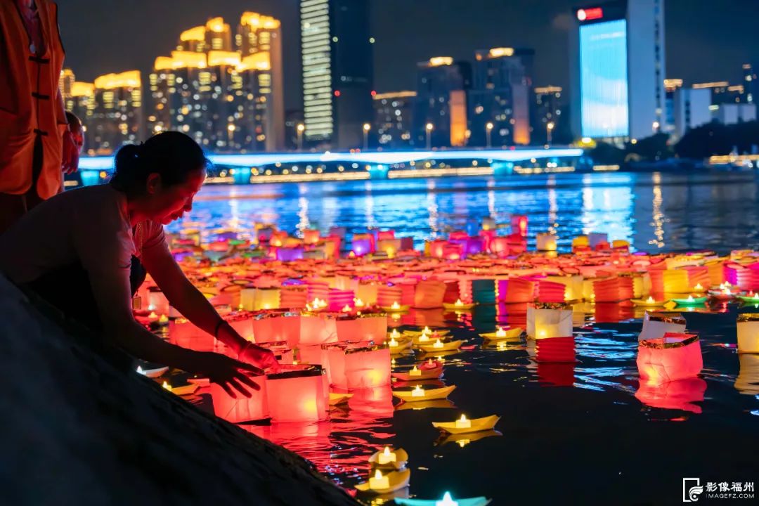 美！盏盏河灯点亮闽江！