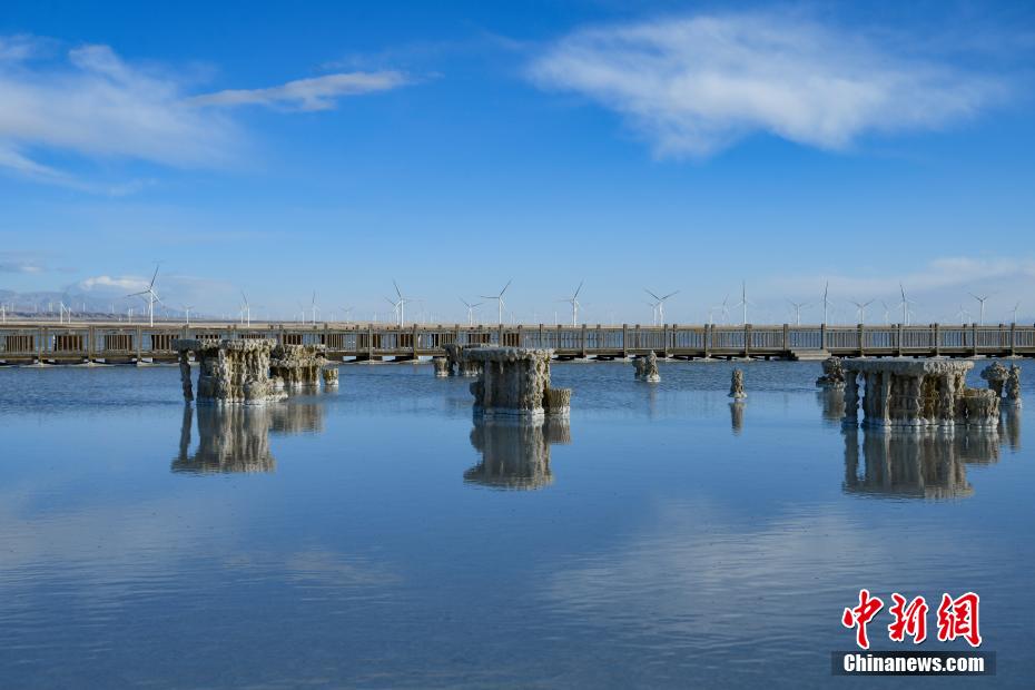 茶卡盐湖：高原上的梦幻画卷