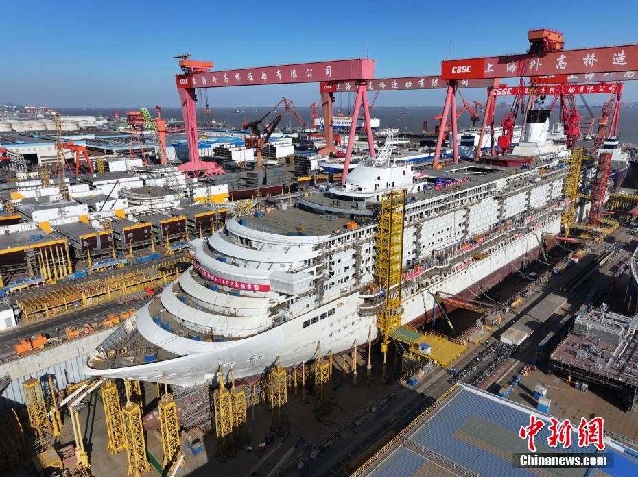 “尺码”加大 第二艘中国国产大型邮轮“爱达·花城号”全船贯通