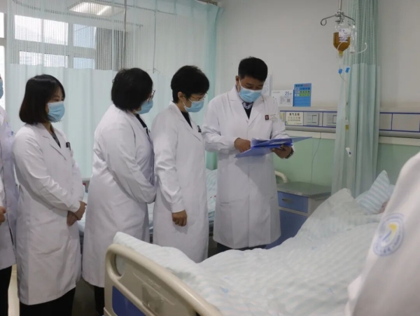 “组团式”医疗帮扶。冉江陵摄